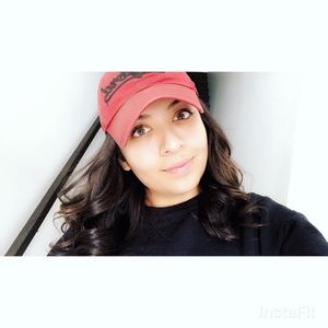 Hey there! Meet your Posher, Allie